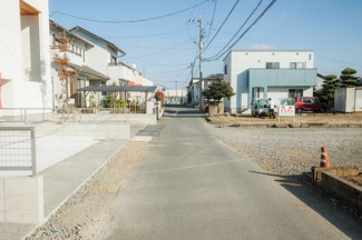 【前面道路含む現地写真】
