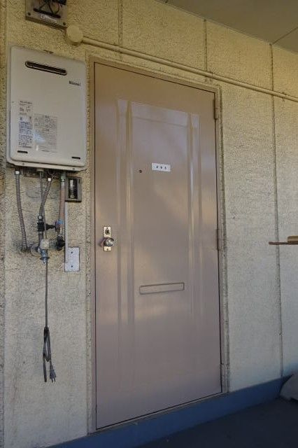 孝子ハイツのエントランス