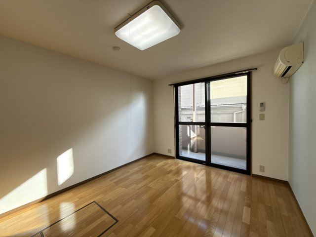 ネオクオーツ幸　弐番館の寝室