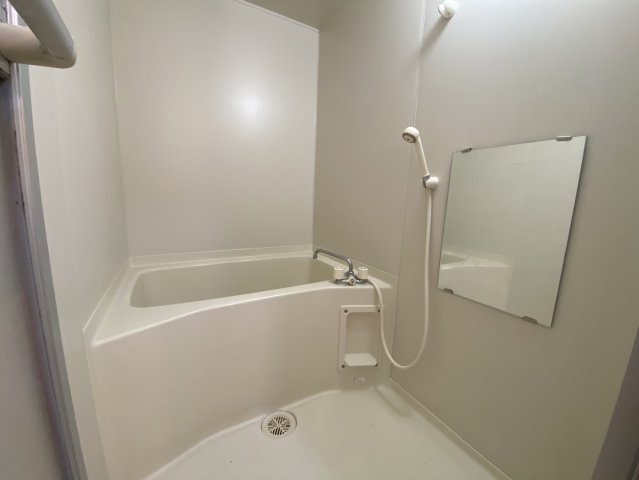 釧路市緑ケ岡１丁目のアパートの浴室