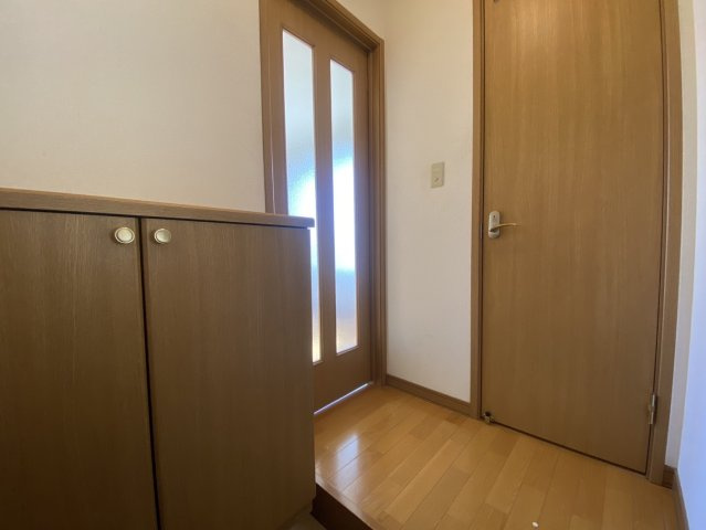釧路市緑ケ岡１丁目のアパートの玄関