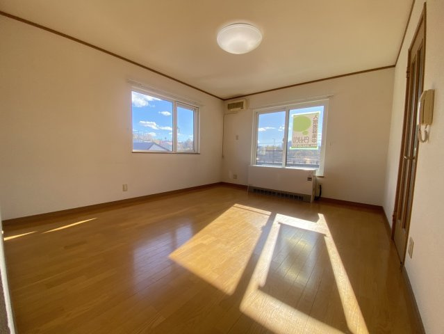 釧路市緑ケ岡１丁目のアパートの居間・リビング