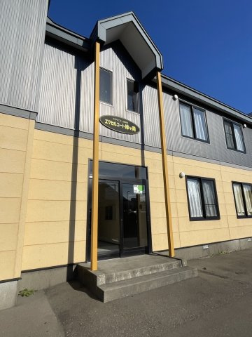 釧路市緑ケ岡１丁目のアパートのエントランス