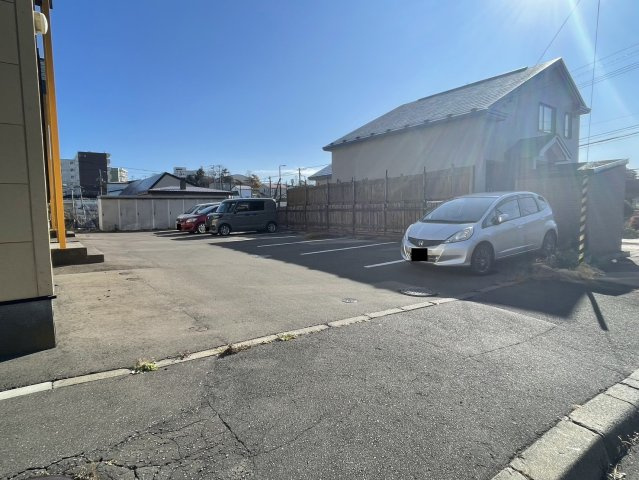 釧路市緑ケ岡１丁目のアパートの駐車場