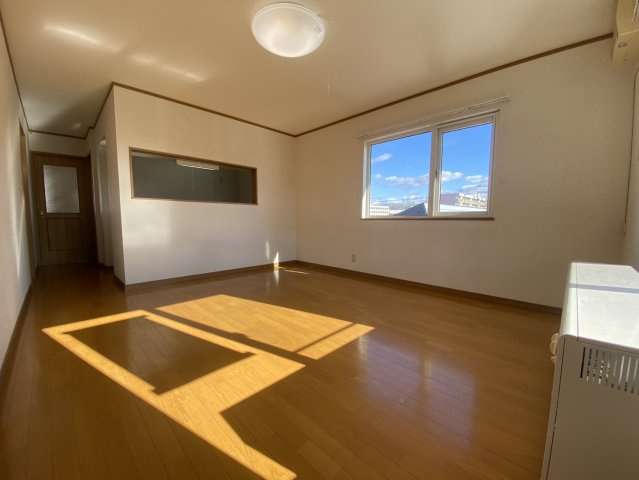 釧路市緑ケ岡１丁目のアパートの居間・リビング