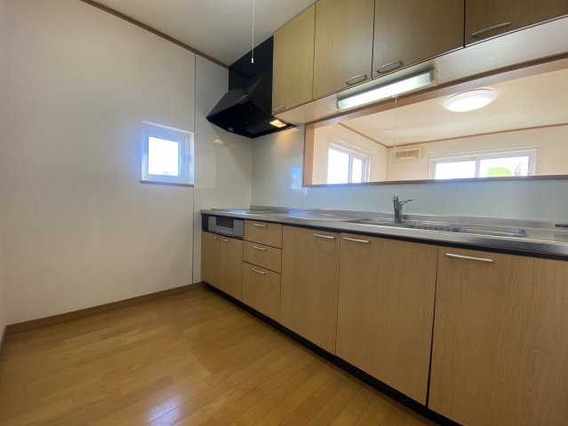 釧路市緑ケ岡１丁目のアパートのキッチン