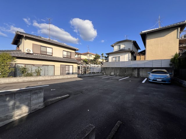 狐川森ガレージの駐車場