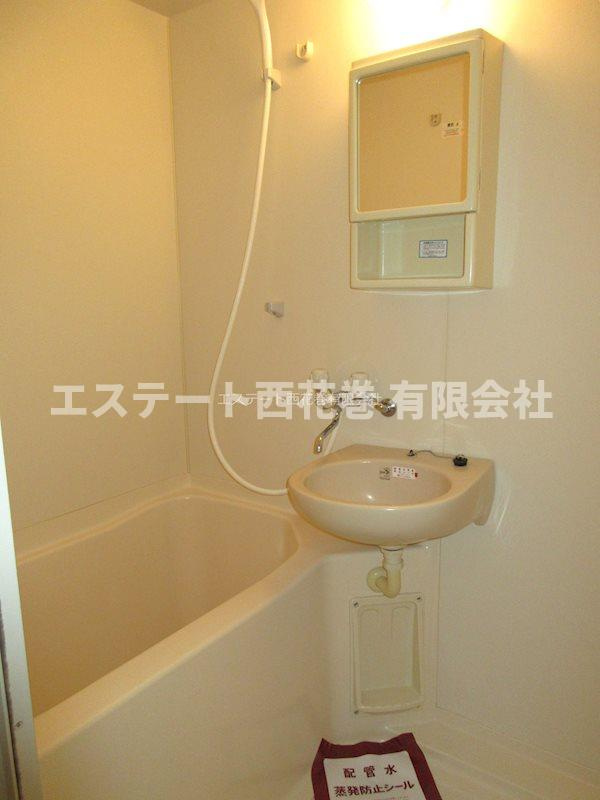 マーベラス・ローズⅡの浴室|洗面台が一緒になります