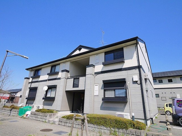 アンフィニの外観|青空に映えるキレイな外観です