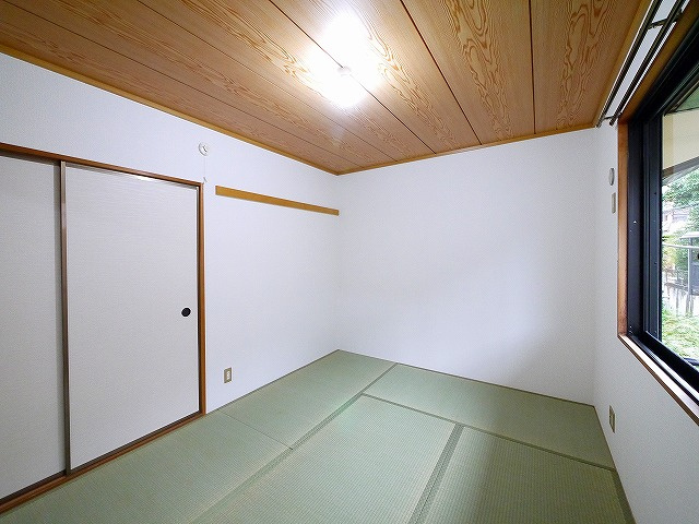 ヴィラージュN IIの和室|畳の上でゆっくりとくつろげる和室です