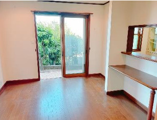 三条町　中古戸建の居間・リビング|1階リビング