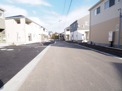 【前面道路含む現地写真】 | Cradle garden　町庭坂第９　１号棟
