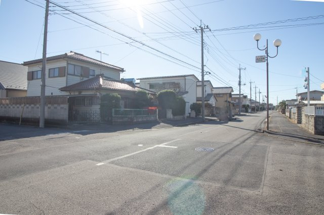 足利市毛野新町２丁目の売地の前面道路含む現地写真