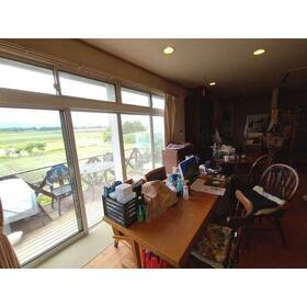 中古戸建　松井田町人見の居間・リビング|おしゃれなリビングです