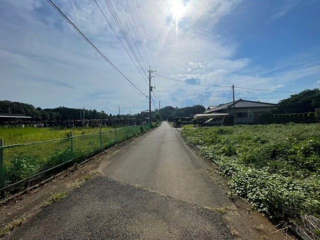 土地 狭山市柏原　の前面道路含む現地写真