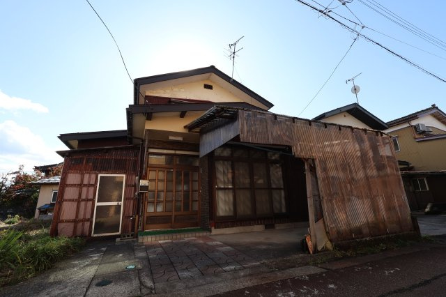 見附市学校町1丁目　中古戸建【商談中】