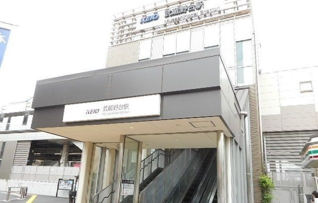 Ｂｏｎｄｓ　Ｓｈｉｐの周辺