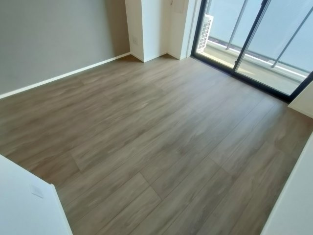 エストゥルース新小岩の洋室