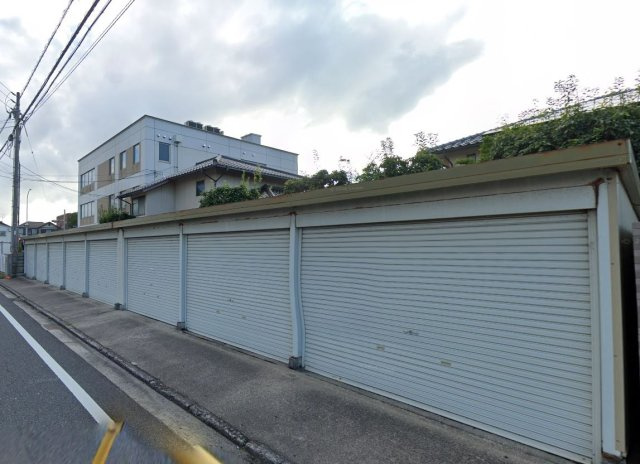 角三ガレージ駐車場