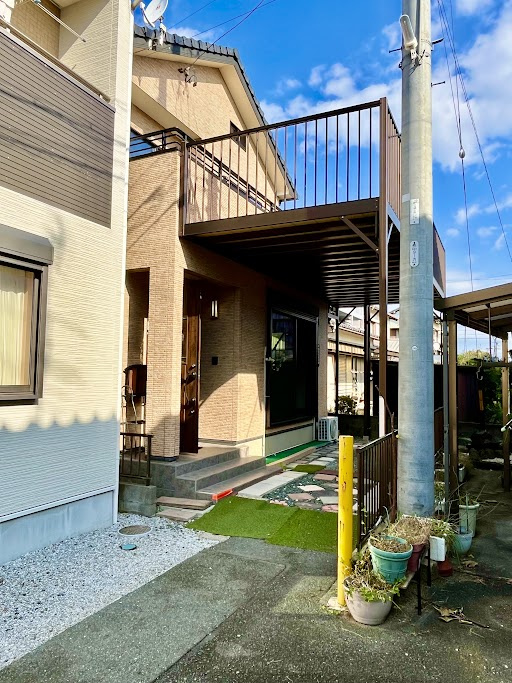 売中古戸建　葵西3丁目の駐車場|縦列駐車になります◎車種によって1.2台可能！！