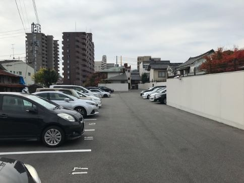 尾高町61駐車場の外観