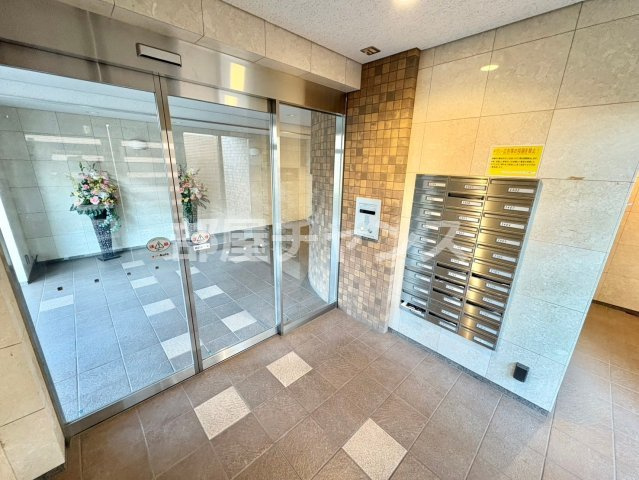 AXIS桜通内山のエントランス