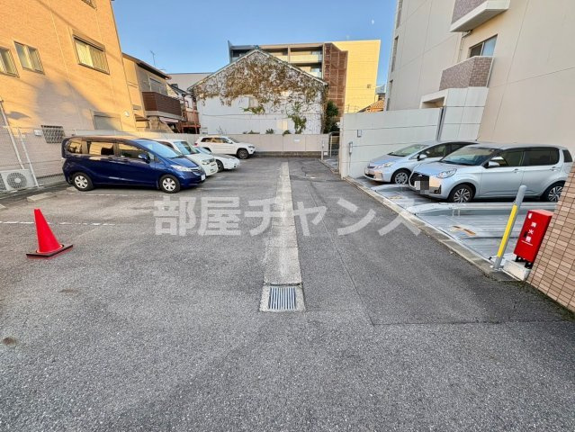 AXIS桜通内山の駐車場