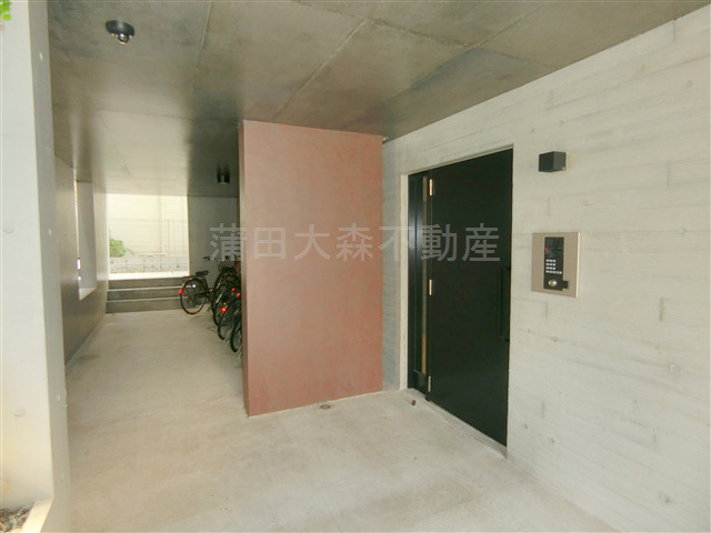 アバンテリム蒲田のエントランス|防犯カメラTVモニター付オートロック宅配BOXメールBOX　エントランス