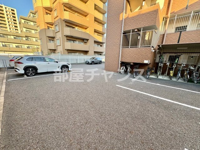 HF今池南レジデンスEASTの駐車場