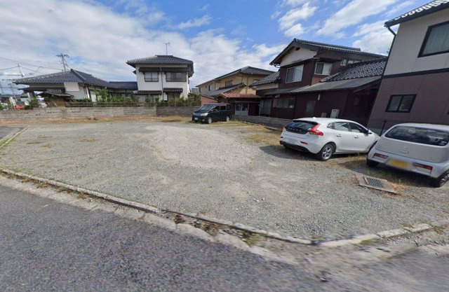 ガード横駐車場