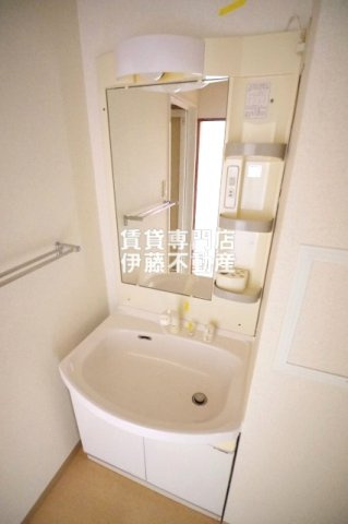 ルトゥールの洗面所|独立洗髪洗面化粧台