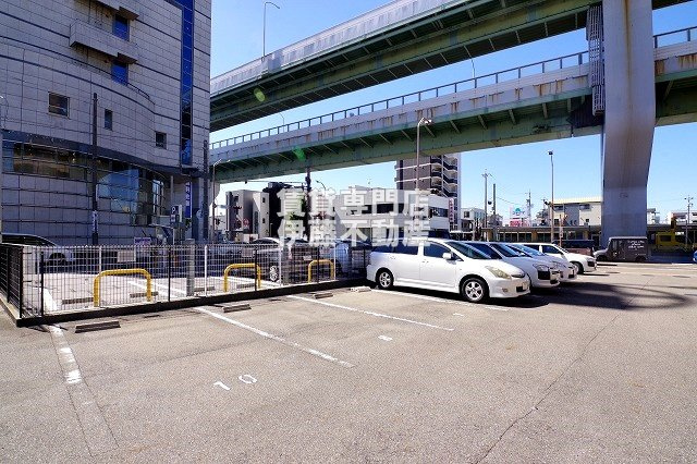 ルトゥールの駐車場