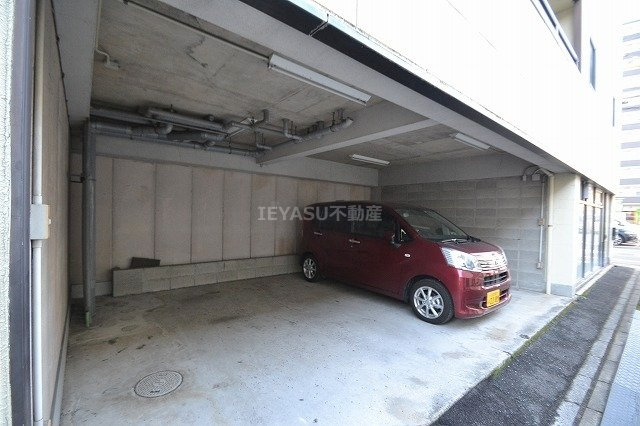 スカイシティ９番館の駐車場