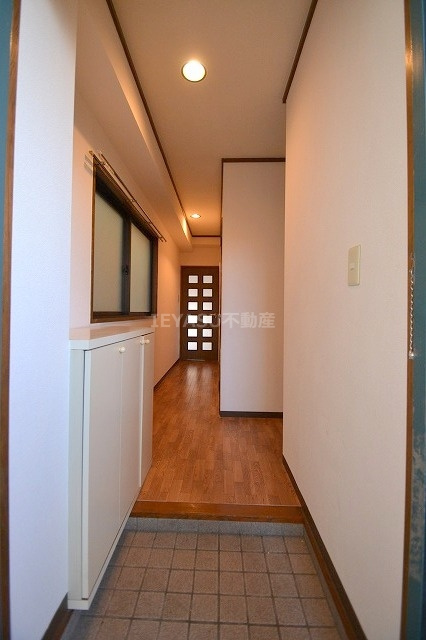 スカイシティ９番館の玄関