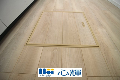 【収納】 | クレイドルガーデン山陽小野田市鴨庄第９（１号棟） | キッチン床下収納です。いざというときの非常食や使用頻度の低いものをコンパクトに収納します。