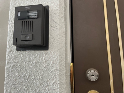 【防犯設備】 | ライオンズマンション相模原第8 | 当然のことではありますが、オートロックやセンサーライト、ホームセキュリティーなどの防犯設備があれば、小さいお子様がいるご家庭も安心ですよね！まず物件購入の際は、防犯設備もチェックするようにしましょう。