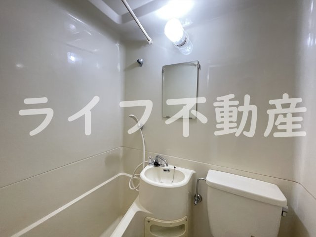 メゾン東大阪の独立洗面台|独立洗面台、朝の身支度には欠かせません