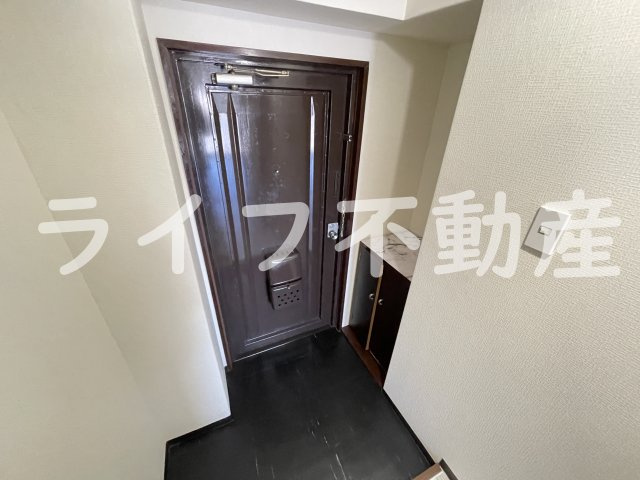 メゾン東大阪の玄関|収納もある玄関です