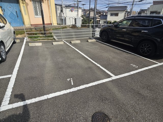 Jackson Street 521の駐車場