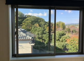 【展望】 | ■■100万円値下げしました■令和3年建築の築浅戸建■角地 | ■LDKや3階の居室から「耳原公園」が一望できます（眺望良好です）この時期紅葉が素敵です
■広々したLDK18.25帖　■玄関横に広くて便利なシューズインクローゼット付