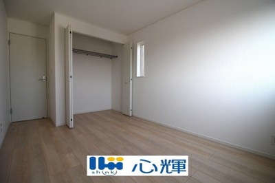 【洋室】 | クレイドルガーデン山陽小野田市鴨庄第９（２号棟） | 住まう方でカスタマイズして頂けるシンプルなデザインの内装。ご自身で素敵な空間を創り上げられます。