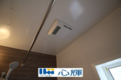 【設備】 | クレイドルガーデン山陽小野田市鴨庄第９（２号棟） | 浴室換気・乾燥・暖房機（本体）。冬場の予備暖房、夜間や梅雨時の衣類乾燥、カビ対策などに活躍します。
