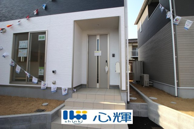 【玄関】 | クレイドルガーデン山陽小野田市鴨庄第９（２号棟） | 家の顔となる玄関。 ゲストを迎え入れても安心の空間です。