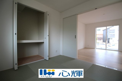 【和室】 | クレイドルガーデン山陽小野田市鴨庄第９（２号棟） | リビングから続く和室はゲストルームとしても使用できます。




