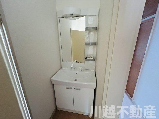 内装リフォーム済みの独立洗面台|経験豊富なスタッフがわかりやすくご案内いたします