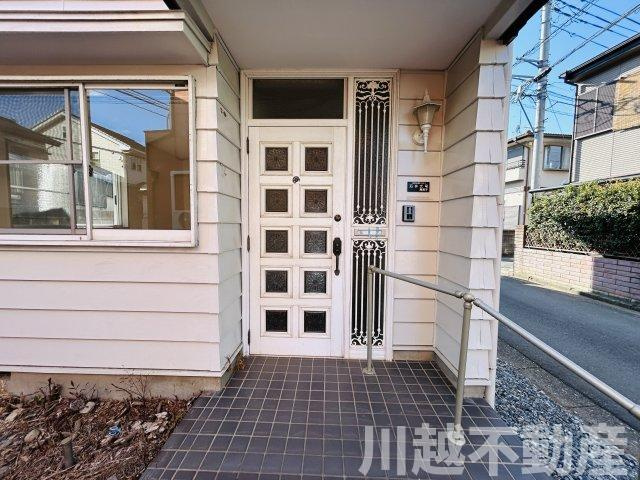 内装リフォーム済みの玄関|物件の詳細についてもお気軽にお電話ください