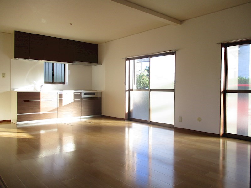 山田社が丘貸家　北棟の居間・リビング