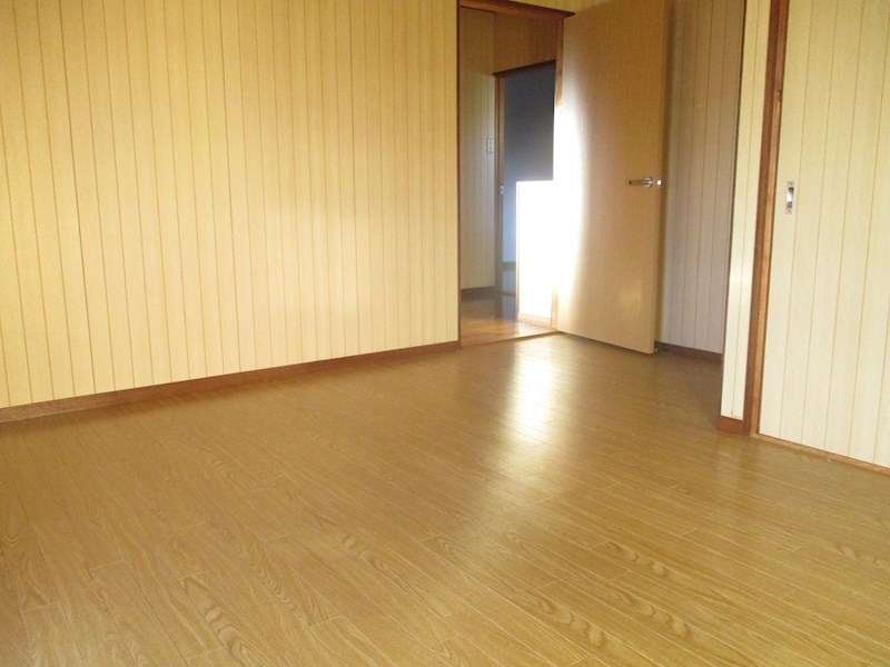 山田社が丘貸家　北棟の居間・リビング