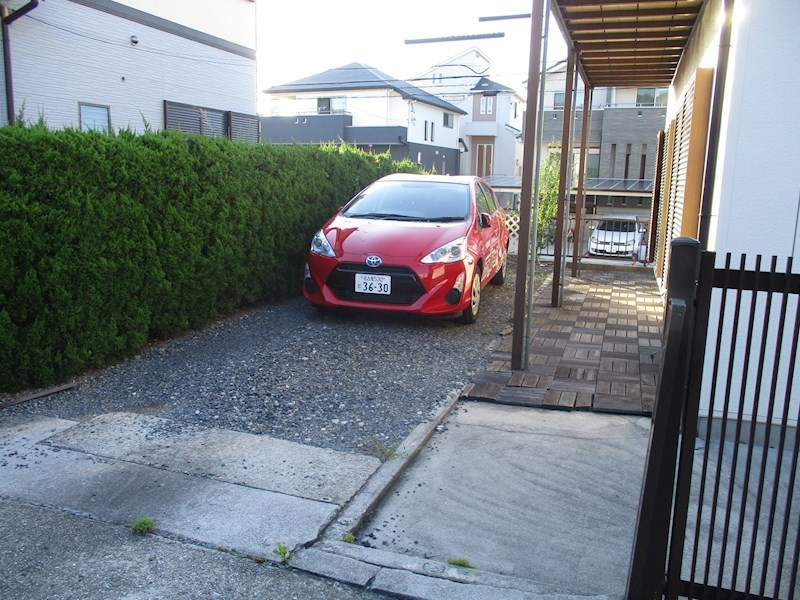 山田社が丘貸家　北棟の駐車場