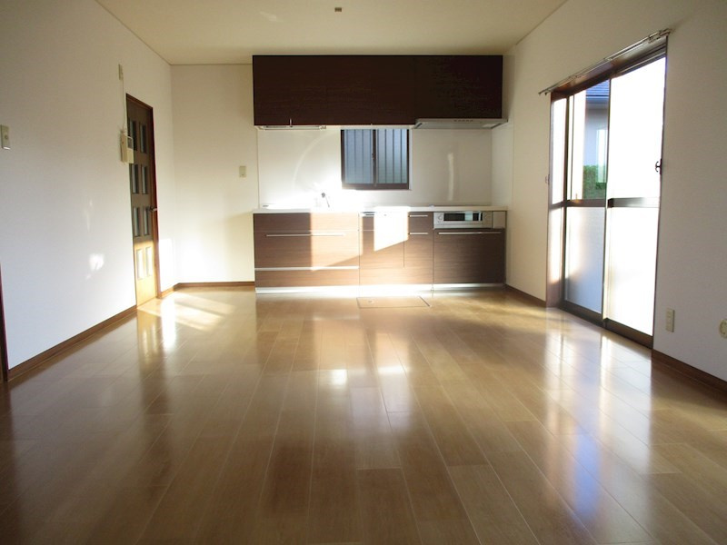 山田社が丘貸家　北棟の居間・リビング